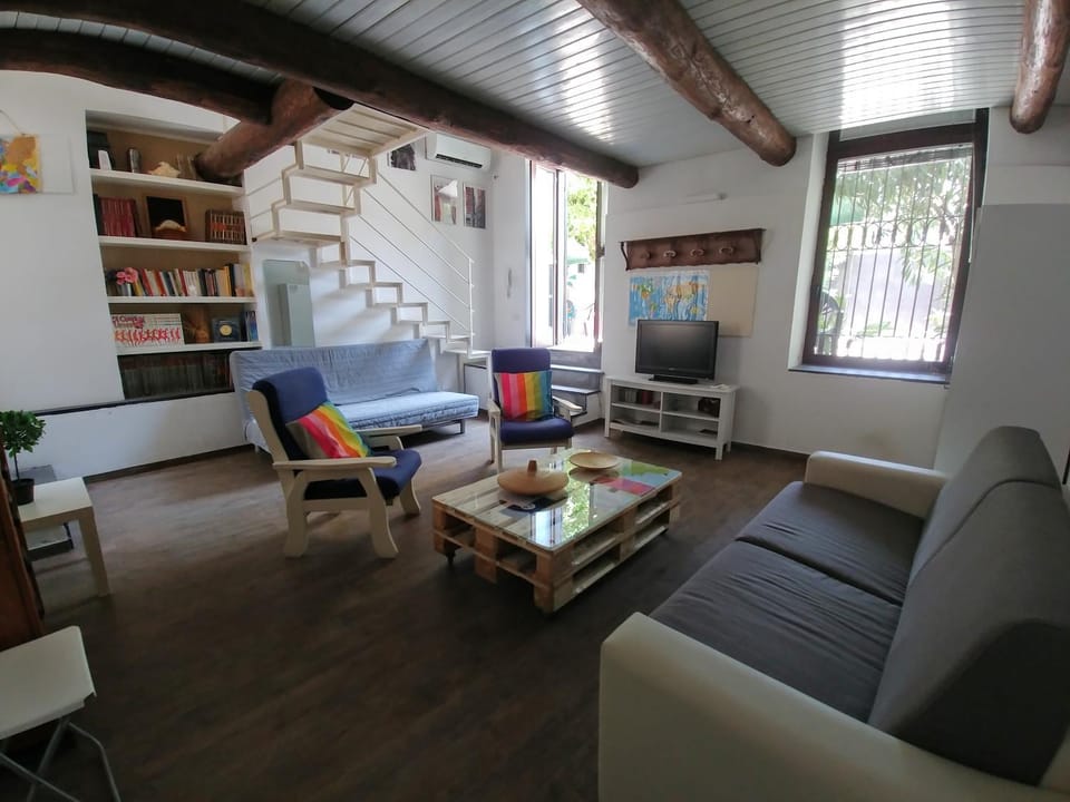 Living room, Seating area