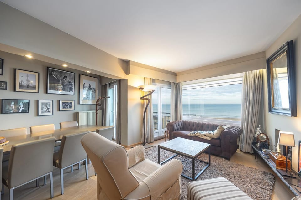 LECOMTE - The Shoreline Deluxe 87 Apartment in Ostend