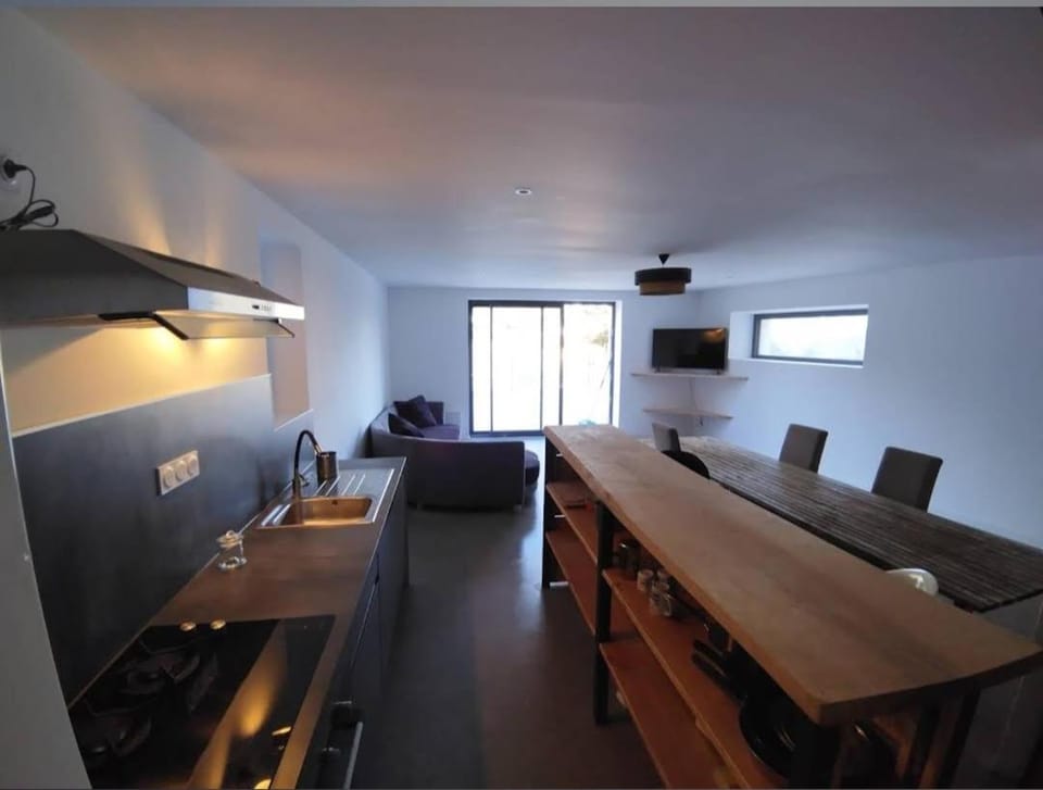 TV and multimedia, Kitchen or kitchenette, Living room, Dining area