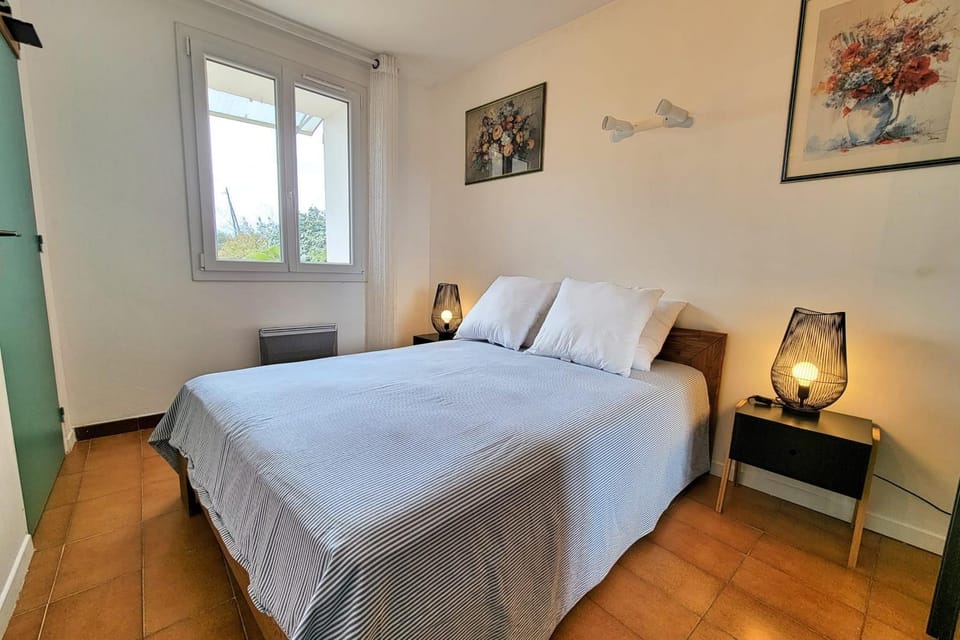 Ground Floor Terrace Garden and Sea View House in La Cadière-d'Azur