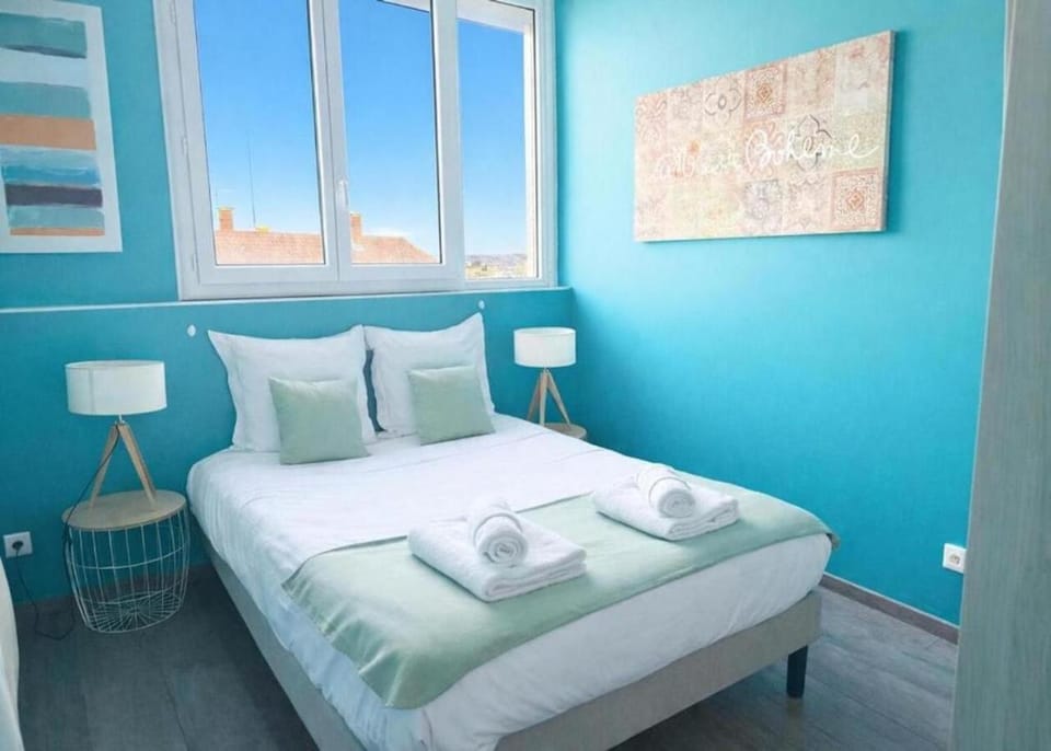Bed, Photo of the whole room