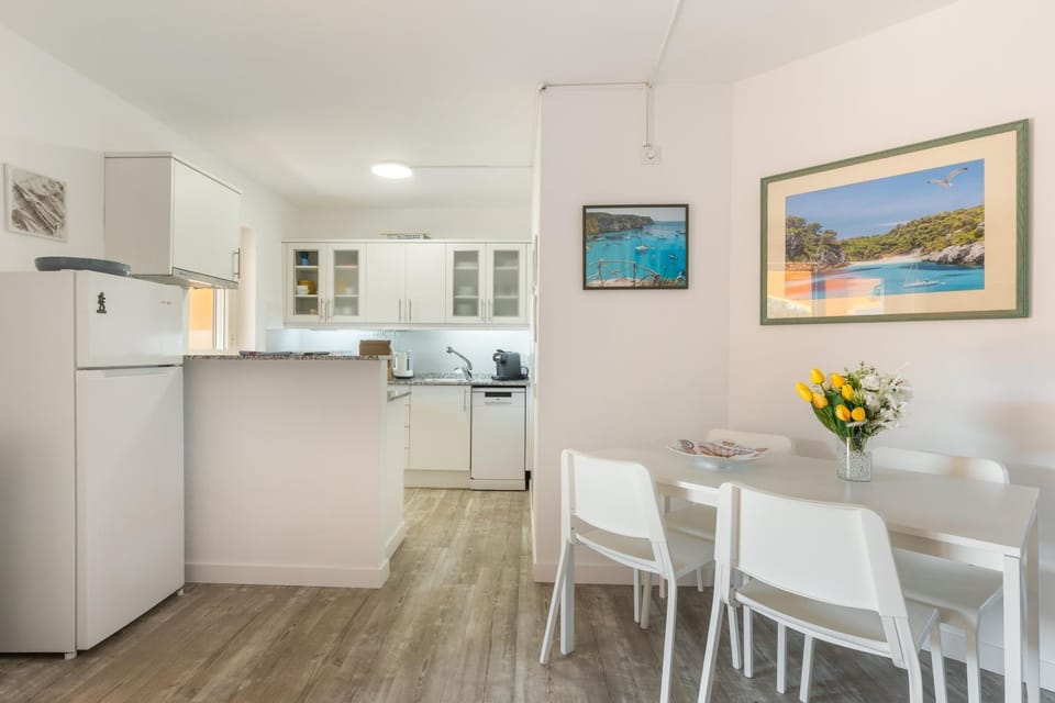 Property building, Kitchen or kitchenette, Living room