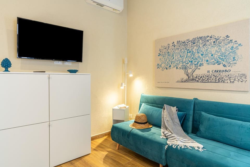 Living room, Decorative detail, Seating area