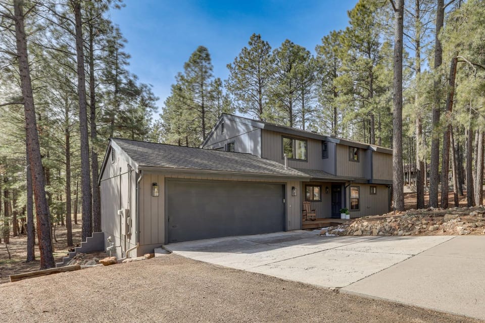 Forest-View Group Getaway, 4 Mi to Dtwn Flagstaff House in Flagstaff