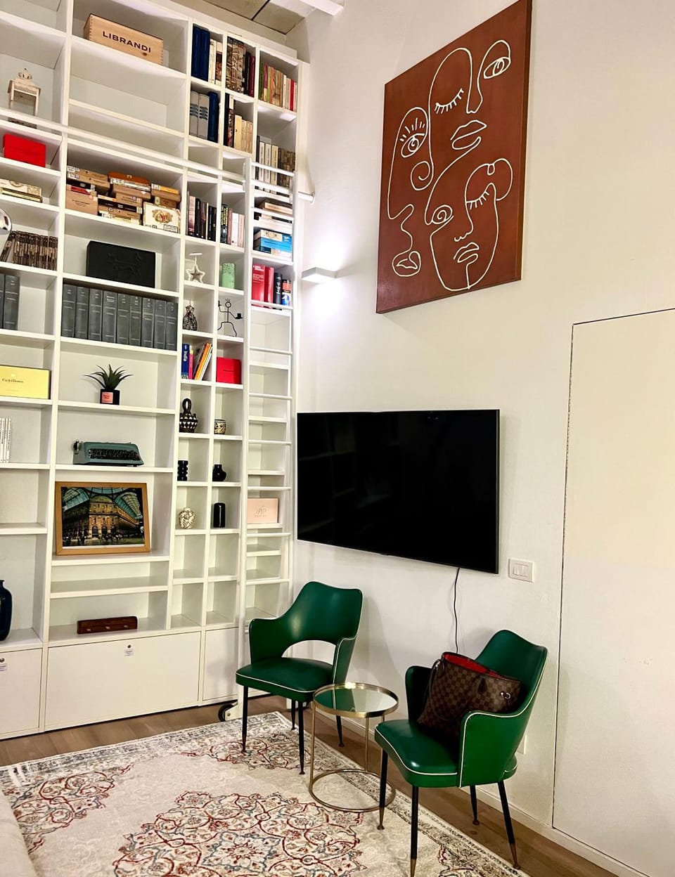 Communal lounge/ TV room