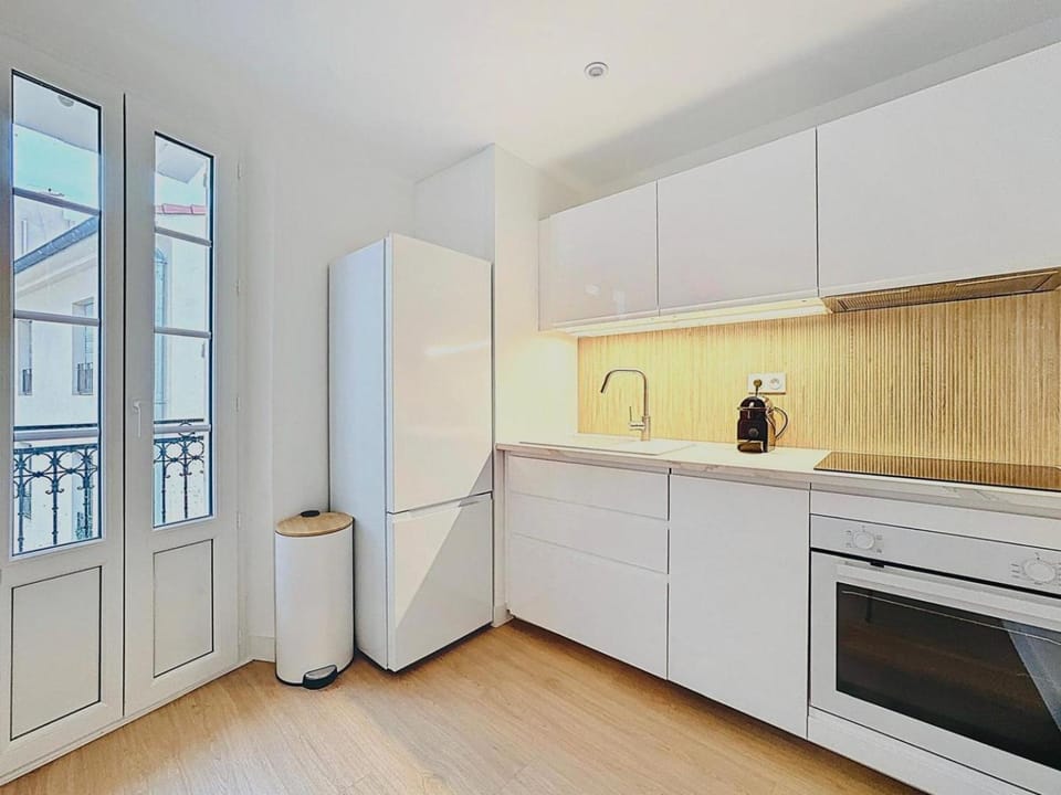 Repère des Artistes - central, 3mn from Beach, 10mn Palais, modern, AC, balcony Apartment in Cannes