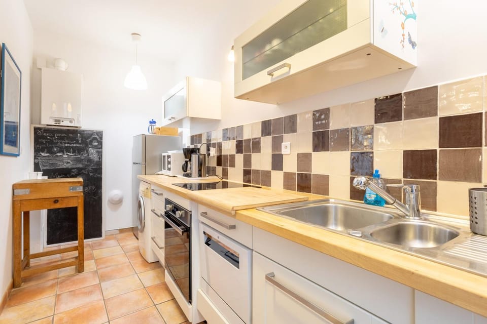 Kitchen or kitchenette, Living room