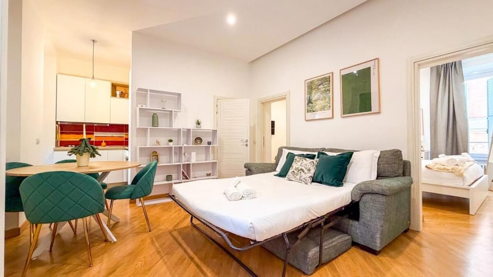 Cozy 2BR for 6 Guests Near Metro, Piazza Vittorio Apartment in Rome