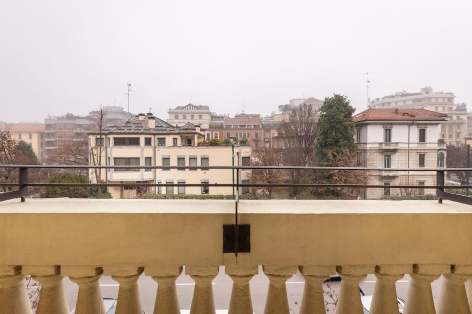 Vintage Chic Flat Steps from Fiera Milano & Wi-Fi Apartment in Milan