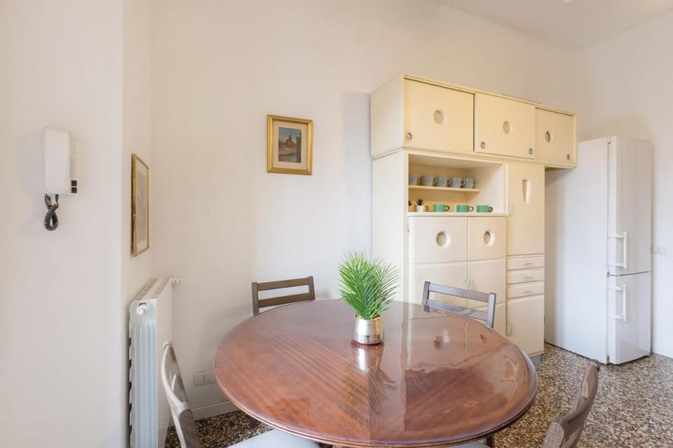 Vintage Chic Flat Steps from Fiera Milano & Wi-Fi Apartment in Milan