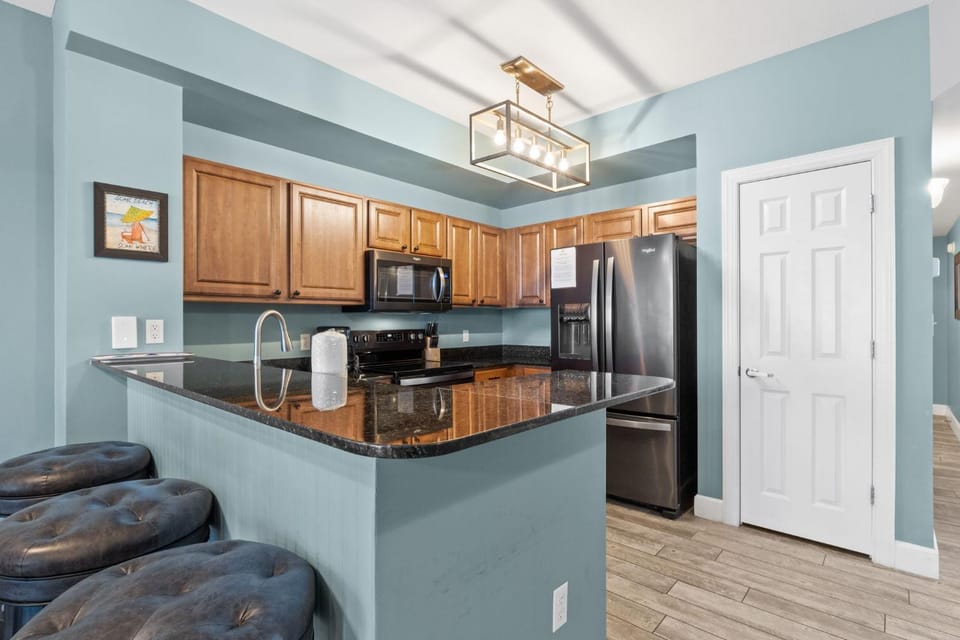 Coffee/tea facilities, Kitchen or kitchenette, dishwasher, oven, stove, toaster