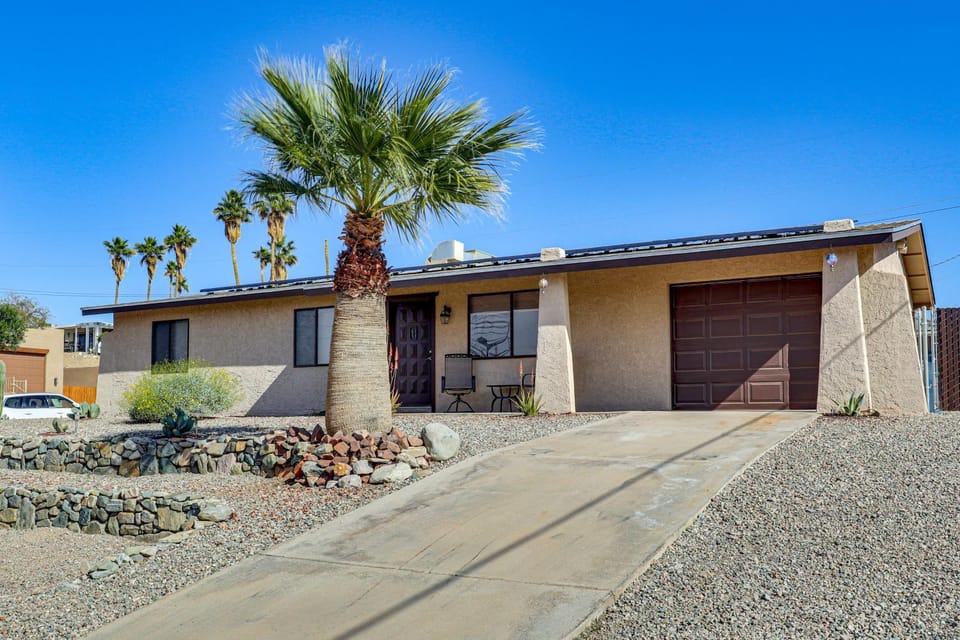 Desert Oasis w/ Hot Tub! 6 Mi to Lake Havasu House in Lake Havasu City