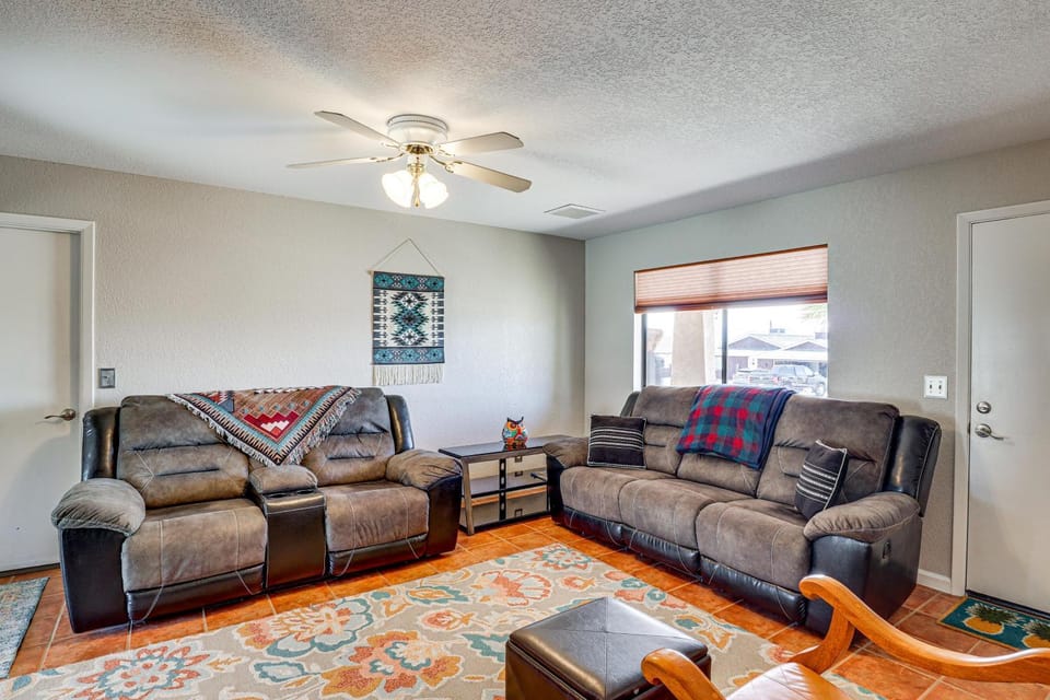 Desert Oasis w/ Hot Tub! 6 Mi to Lake Havasu House in Lake Havasu City