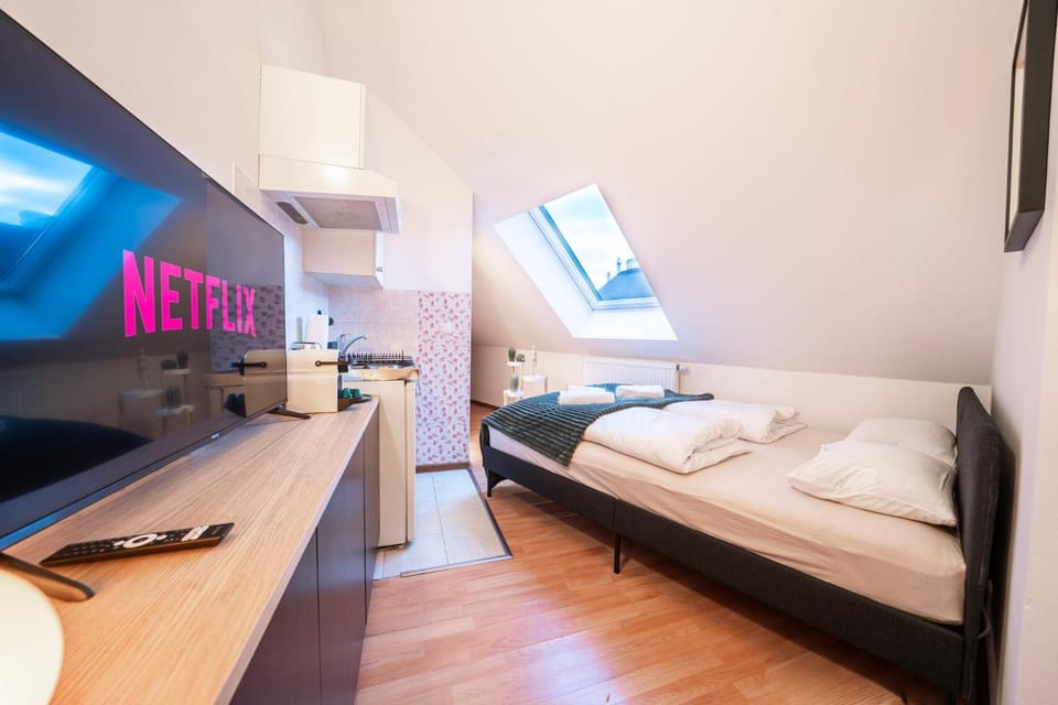 Bed, Photo of the whole room, towels
