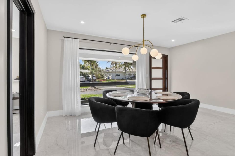 Newly Renovated Pompano 2BR 2BA Home with Heated Pool House in Pompano Beach