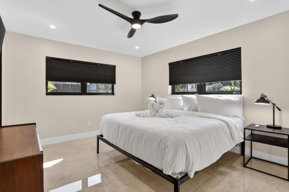 Newly Renovated Pompano 2BR 2BA Home with Heated Pool House in Pompano Beach