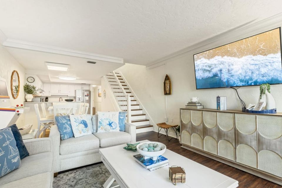 Coastal Townhome on Sugar Beach 3BR-3BA House in Lower Grand Lagoon