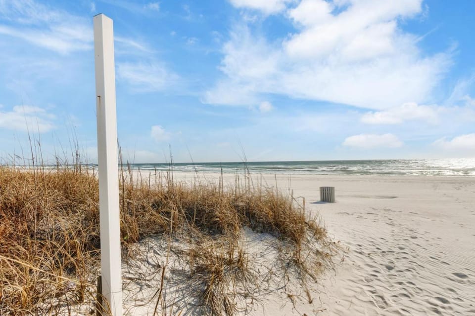 Coastal Townhome on Sugar Beach 3BR-3BA House in Lower Grand Lagoon