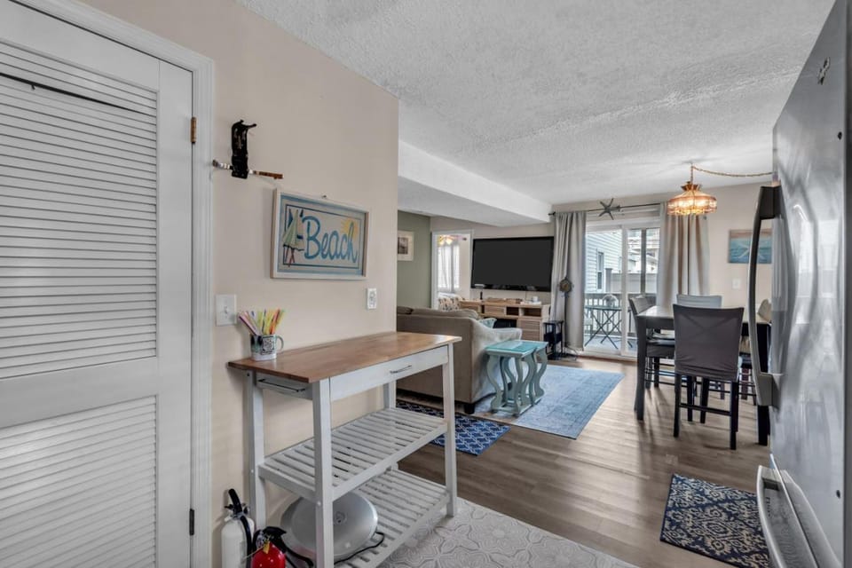 Relaxed Shore Getaway with Porch Seating 3BR with Sofa Bed Parking Included Apartment in Seaside Heights