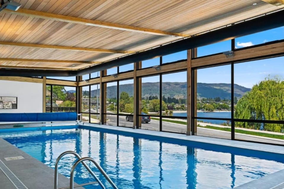 Swimming pool, Swimming pool