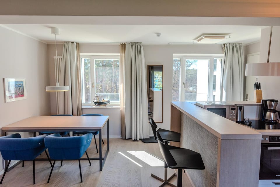 Kitchen or kitchenette, Dining area, minibar