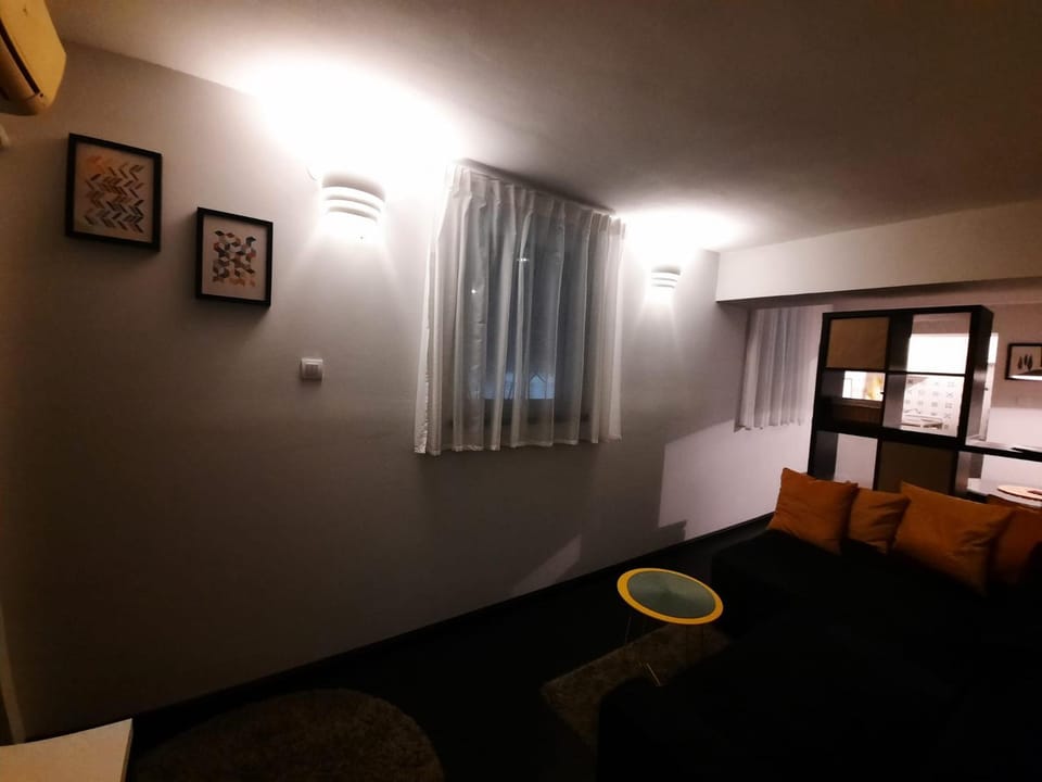 Bed, Seating area