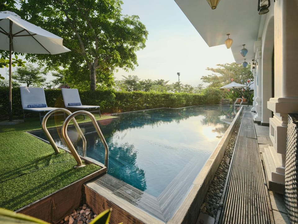 Day, Natural landscape, Garden view, Swimming pool, sunbed