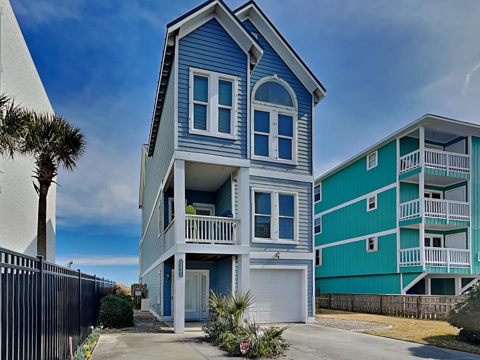 Property building, Facade/entrance, Day, Neighbourhood, Parking
