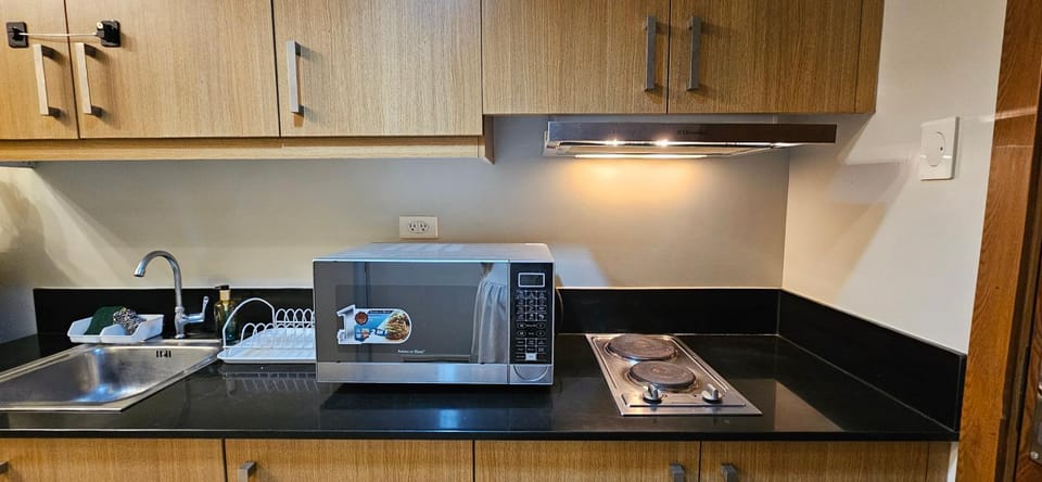 Low Floor 1BR Balcony Shell near MOA Shell001 Apartment in Pasay