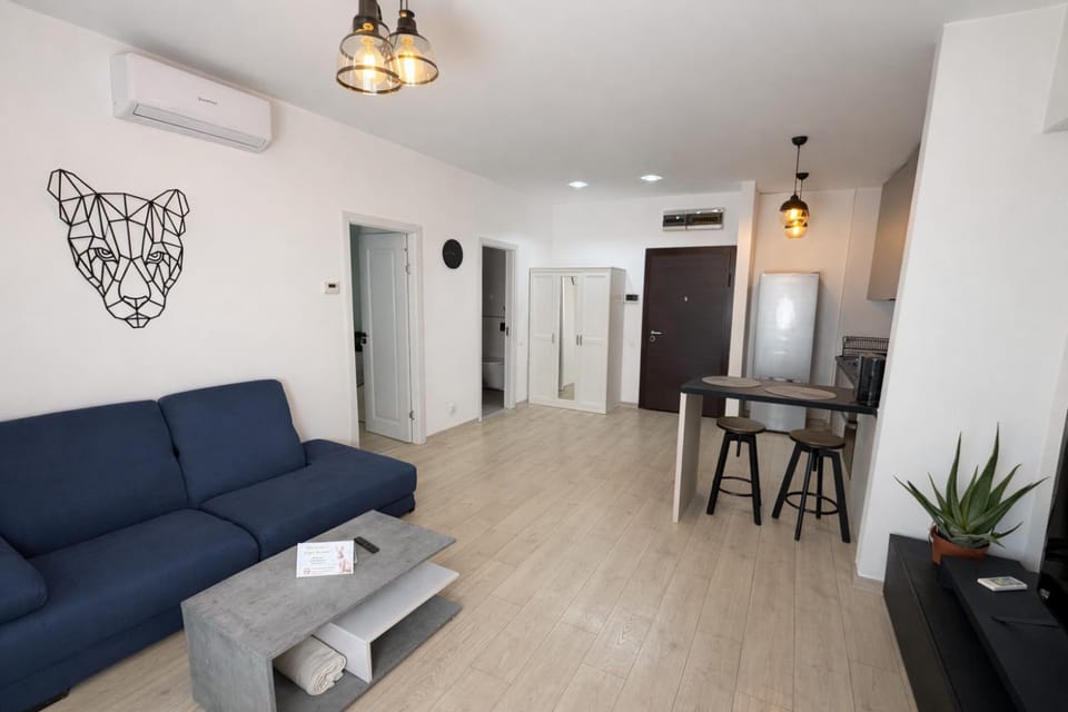 Kitchen or kitchenette, Living room, Seating area, Dining area, oven, air conditioner