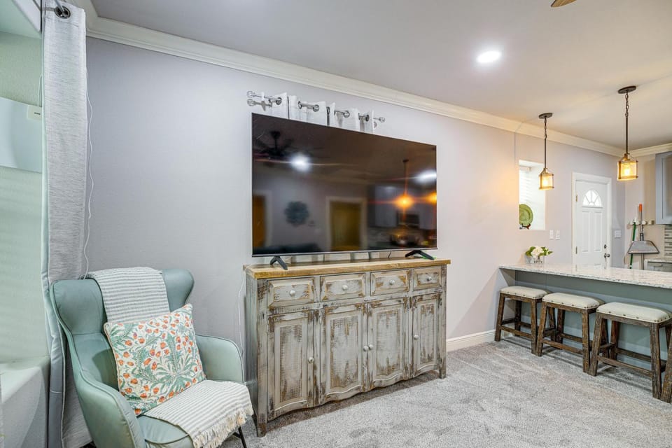 Fully Updated & Convenient! Baytown Home Near Dtwn House in Baytown