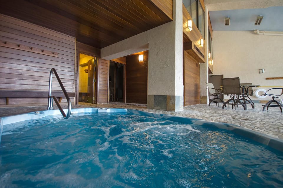 Day, Hot Tub, Seating area, furniture