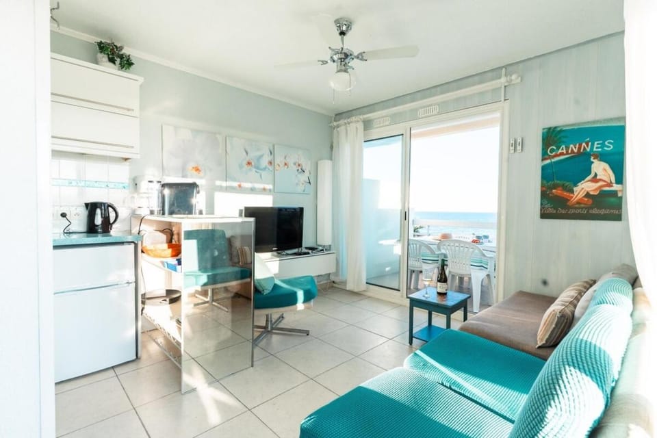 TV and multimedia, Kitchen or kitchenette, Living room, oven