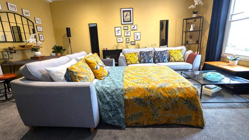Bed, Living room