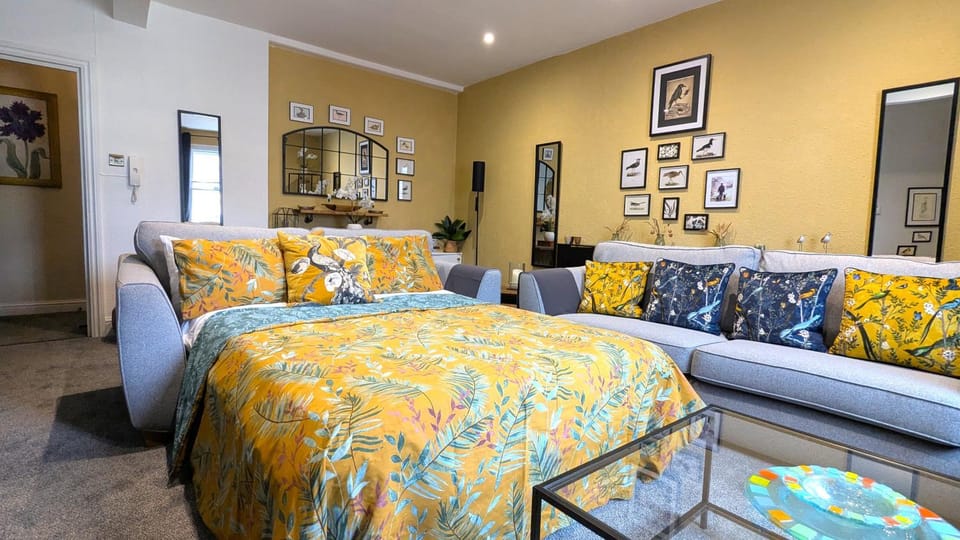 Bed, Living room