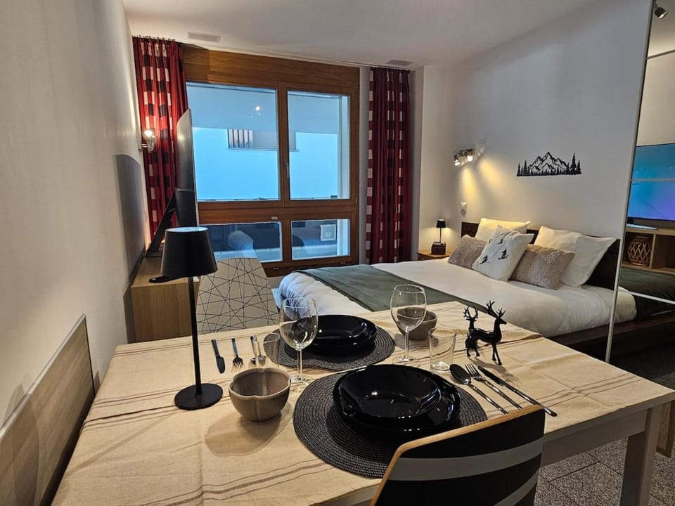 Flims Laax, Parking, Ski, Ski room, Self Check-in Wi-Fi Caumasee Apartment in Canton of Grisons