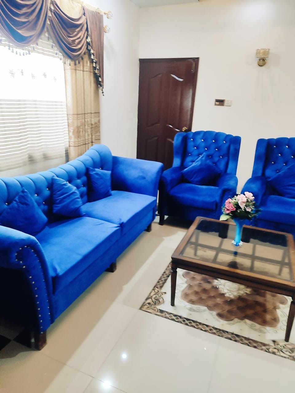 Living room, Seating area
