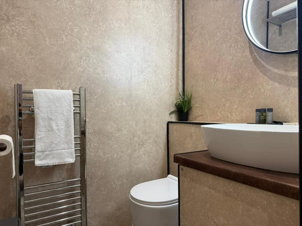 Bathroom, towels