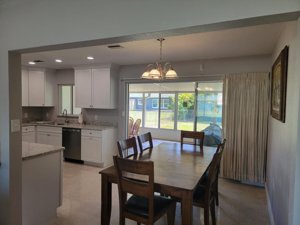 Kitchen or kitchenette, Dining area, dishwasher
