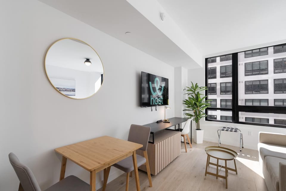 TV and multimedia, Seating area, Dining area