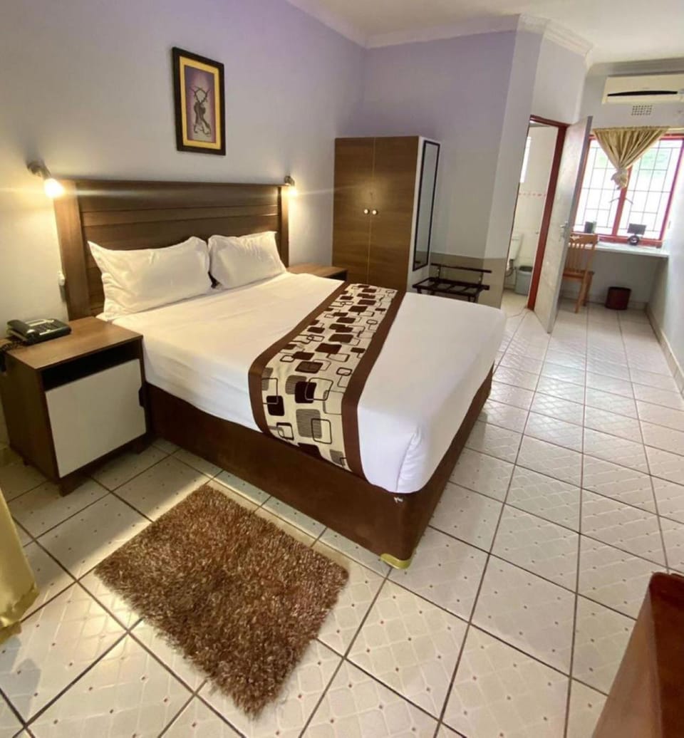 Bed, Bedroom, Guests, locker, wardrobe