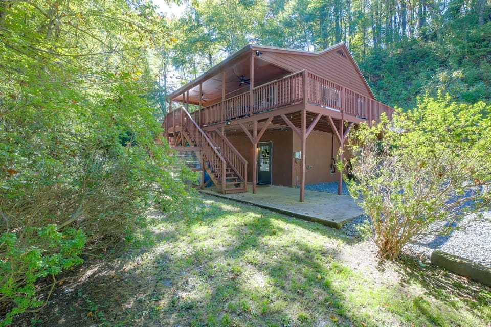 ‘Raley's Retreat’ w/ Hot Tub: 2 Mi to Dtwn Boone! House in Boone