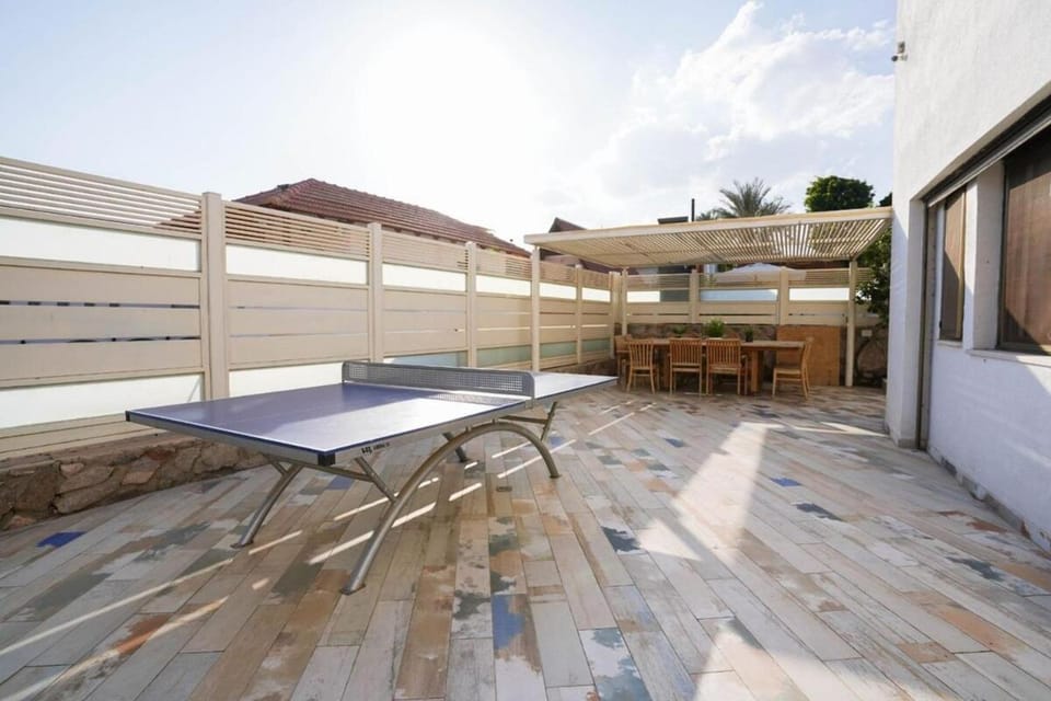Table tennis