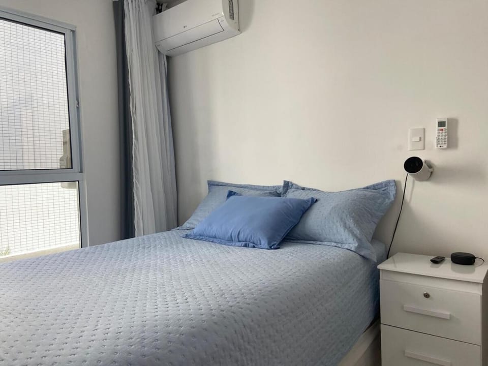 Bed, Bedroom, air conditioner