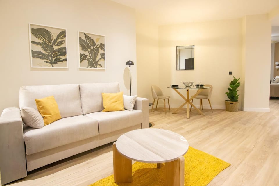 RentalSevilla Doña María Coronel Apartment in Seville