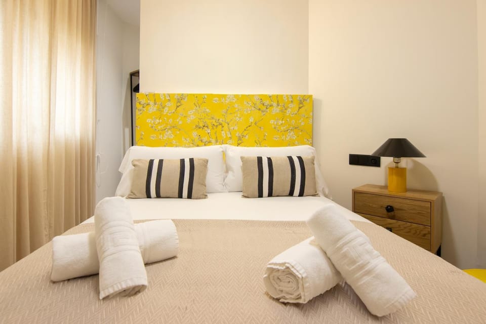 RentalSevilla Doña María Coronel Apartment in Seville