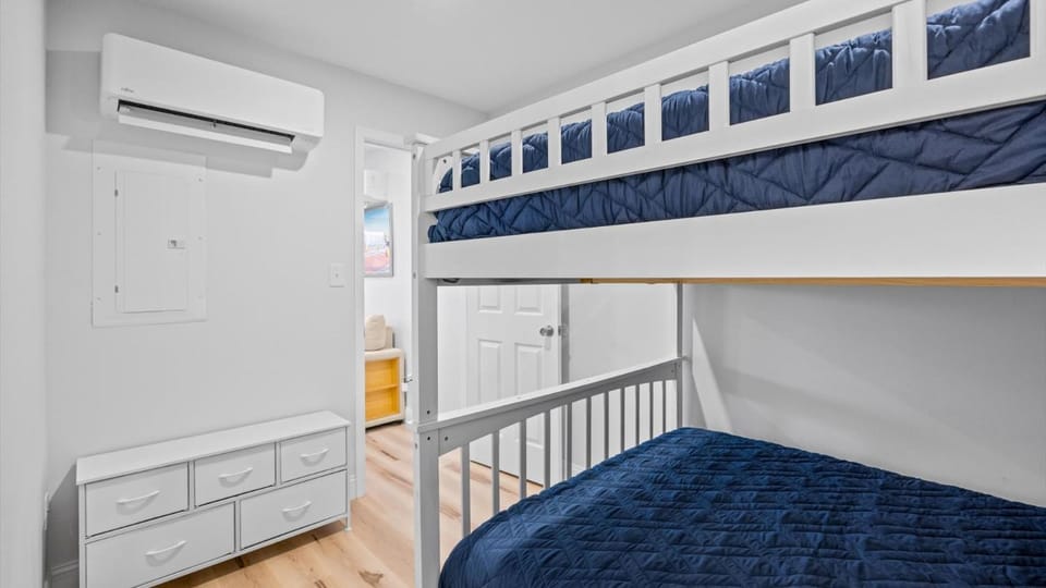 NEW NWW 2BR Condo w Pool & Parking Apartment in North Wildwood