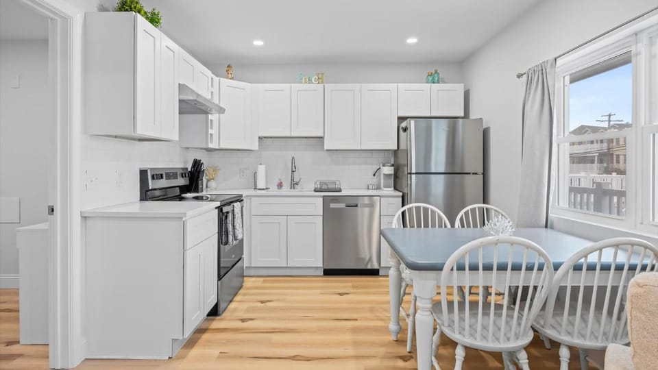 NEW NWW 2BR Condo w Pool & Parking Apartment in North Wildwood