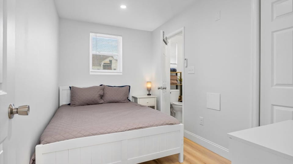 NEW NWW 2BR Condo w Pool & Parking Apartment in North Wildwood