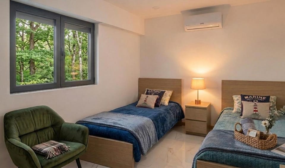 Bed, Photo of the whole room, Bedroom, air conditioner